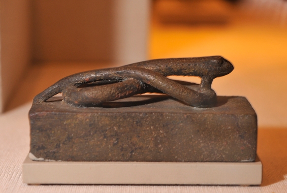 Coffin for a small snake.OIM 11189. Photo by M. LaBarbera.